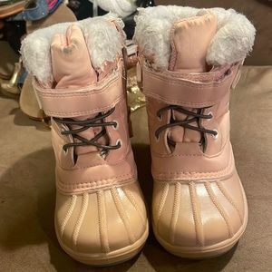 Toddler Snow Boots. Size 9. Peach color